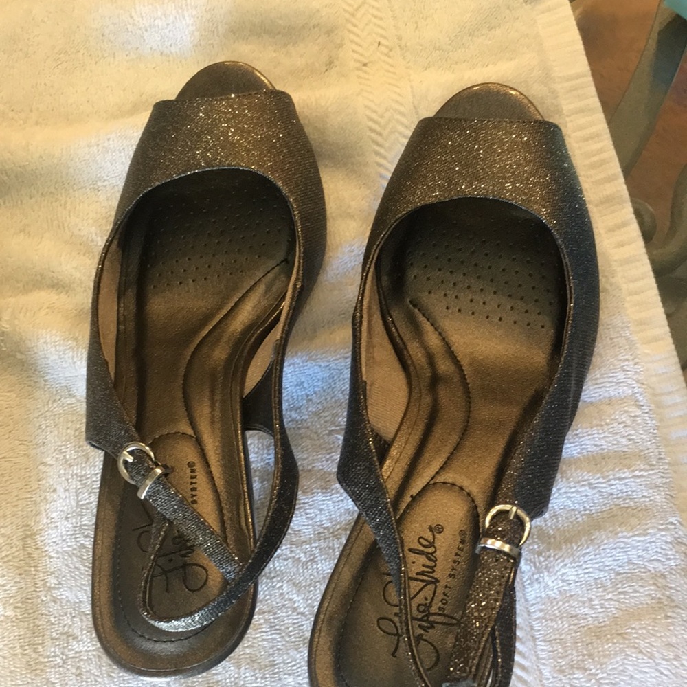 Life Stride Peep-toe heels!